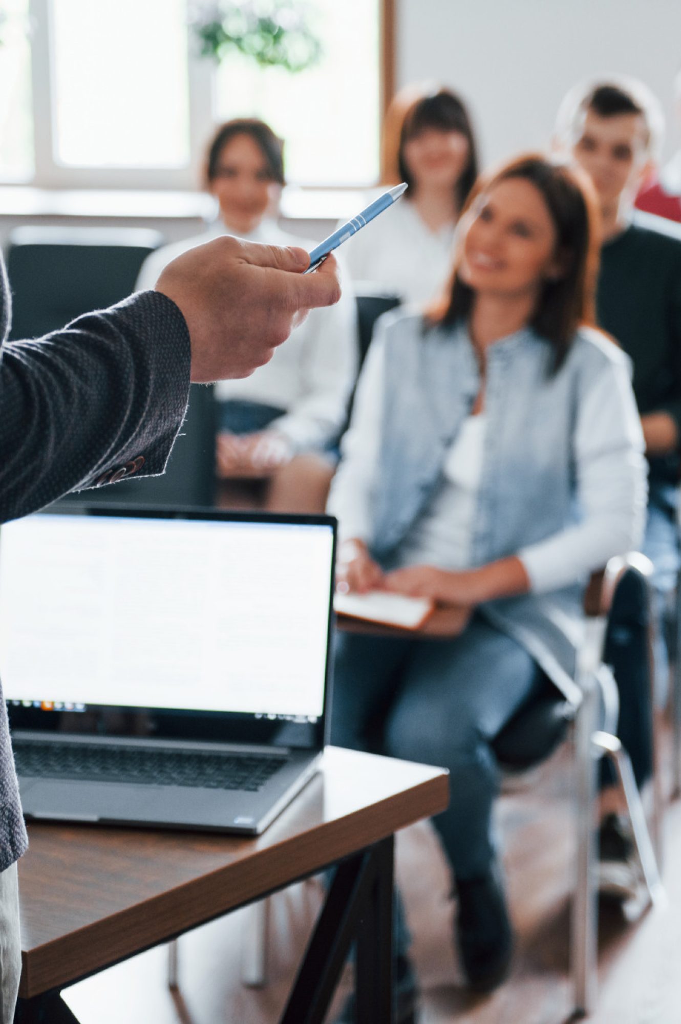 everyone-is-smiling-listens-group-people-business-conference-modern-classroom-daytime (1)